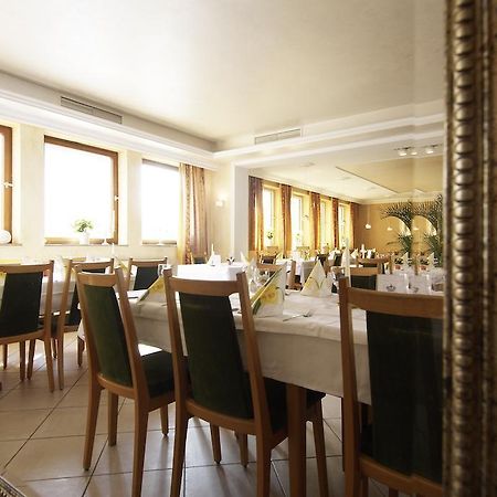 Hotel Regina ツィルンドルフ エクステリア 写真