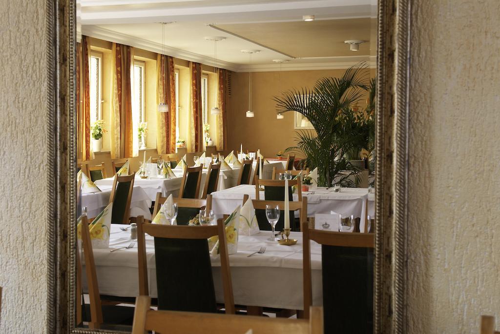 Hotel Regina ツィルンドルフ エクステリア 写真