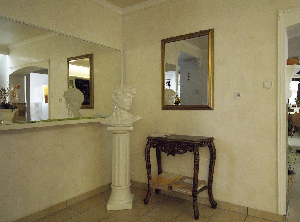 Hotel Regina ツィルンドルフ エクステリア 写真